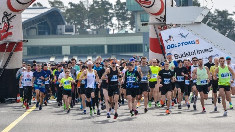 Pobiegli na płycie lotniska Za nami druga edycja Odlotowej 5