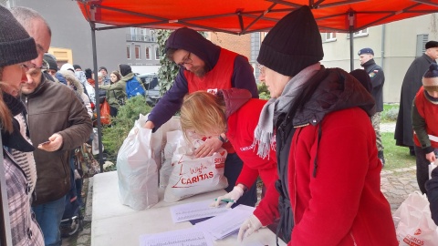 Smutne, że jesteśmy potrzebni. Świąteczne paczki od bydgoskiej Caritas [zdjęcia]