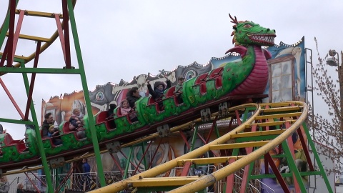 Zabawa dla małych i dużych Lunapark na bydgoskich Wyżynach zaprasza [wideo]