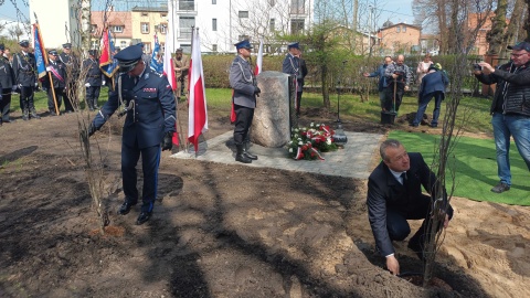 Tu mogę zawsze zapalić znicz. W Gniewkowie oddano hołd policjantom straconym w Twerze