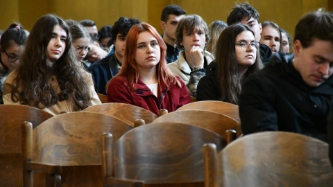 Maturzyści pojechali na pielgrzymkę na Jasną Górę. Zacznij słuchać siebie [wideo]