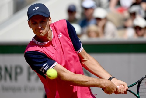 Rozpoczął się Roland Garros. Maraton Hurkacza, Linette przegrała. Świetny występ Fręch