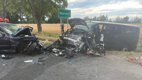 Śmiertelny wypadek w powiecie lipnowskim. Osobówka zderzyła się z dostawczakiem [aktualizacja, zdjęcia]