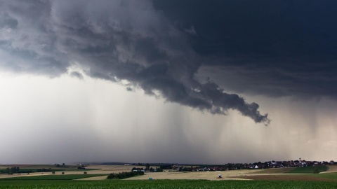 Meteorolodzy ostrzegają przed burzami z gradem. W regionie będzie też mocno wiało