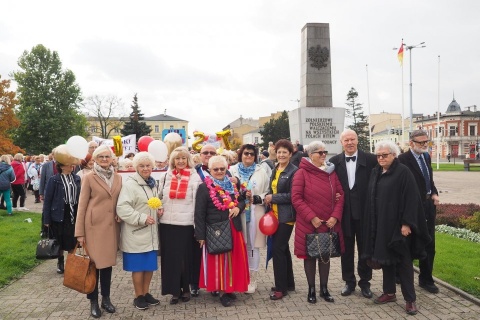 Barwna parada seniorów we Włocławku. Czas rozpocząć V Włocławskie Senioralia