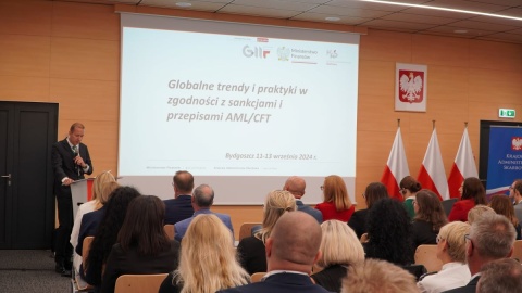 W Bydgoszczy rozpoczęła się trzecia edycja Konferencji dla Jednostek Współpracujących w zakresie stosowania przepisów ustawy AML, czyli regulacji, które mają za zadanie uniemożliwić pranie brudnych pieniędzy i finansowanie terroryzmu/fot. Krajowa Administracja Skarbowa