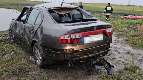 W Sokoligórze auto osobowe wpadło do stawu. Niestety, zginęła 25-letnia kobieta/fot. KPP w Golubiu-Dobrzyniu