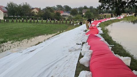 Kujawsko-pomorscy strażacy pomagają w walce z powodzią w rejonie Kędzierzyna-Koźla/fot. Komenda Wojewódzka PSP w Toruniu