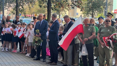 Tablicę poświęconą generałowi Stanisławowi Grzmot-Skotnickiemu odsłonięto na kamienicy przy ul. Gdańskiej 42 w Bydgoszczy/fot. Izabela Langner