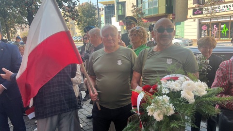 Tablicę poświęconą generałowi Stanisławowi Grzmot-Skotnickiemu odsłonięto na kamienicy przy ul. Gdańskiej 42 w Bydgoszczy/fot. Izabela Langner