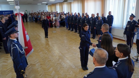 Kolejni funkcjonariusze złożyli ślubowanie w Komendzie Wojewódzkiej Policji w Bydgoszczy. Wkrótce 61 osób rozpocznie służbę/fot: KWP w Bydgoszczy