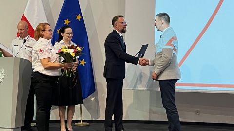 W Urzędzie Wojewódzkim w Bydgoszczy wolontariusze Polskiego Czerwonego Krzyża odebrali gratulacje i podziękowania za dotychczasową działalność/fot: Elżbieta Rupniewska