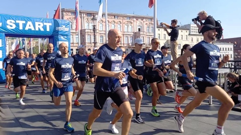 Pół tysiąca osób przebiegło ulicami Bydgoszczy. To uczestnicy Unity Run, biegu sztafetowego, który zorganizowano w związku z 25-leciem Polski w NATO/fot. Tatiana Adonis