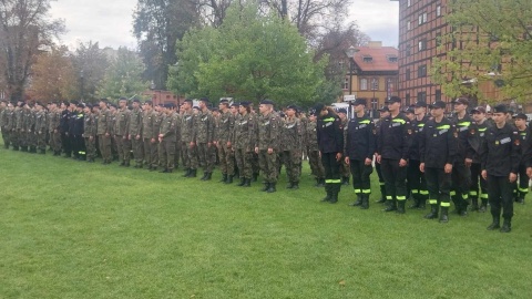 W uroczystym ślubowaniu na Wyspie Młyńskiej w Bydgoszczy wzięło udział 61 kadetów/fot: Jolanta Fischer