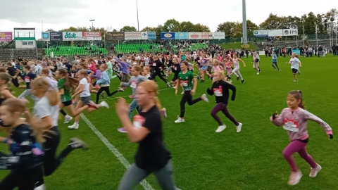 Tysiące zawodników, tych młodszych i starszych, wzięło udział w 43. Międzynarodowym Biegu im. Bronisława Malinowskiego na stadionie Olimpii Grudziądz/fot: Marcin Doliński