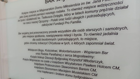 W czasie uroczystości ksiądz biskup Krzysztof Włodarczyk poświęcił powstający przy parafii bar socjalny/fot. Ewa Dąbrowska