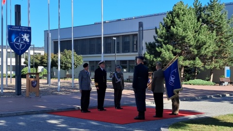 Centrum Szkolenia Sił Połączonych NATO w Bydgoszczy ma nowego dowódcę. W siedzibie JFTC generał dywizji Norbert Wagner przekazał zwierzchnictwo generałowi dywizji Bogdanowi Rycerskiemu/fot. Damian Klich