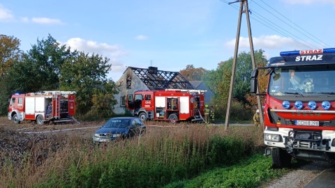 Pożar zniszczył dach domu w Bągarcie/fot. Komenda Powiatowa Państwowej Straży Pożarnej w Chełmnie, Facebook