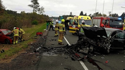 Dwa samochody osobowe zderzyły się czołowo w miejscowości Stryszek (powiat bydgoski) na drodze krajowej nr 25/fot. OSP Nowa Wieś Wielka/Facebook