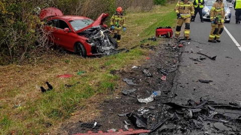 Dwa samochody osobowe zderzyły się czołowo w miejscowości Stryszek (powiat bydgoski) na drodze krajowej nr 25/fot. OSP Nowa Wieś Wielka/Facebook