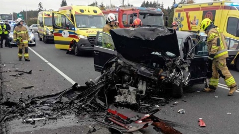 Dwa samochody osobowe zderzyły się czołowo w miejscowości Stryszek (powiat bydgoski) na drodze krajowej nr 25/fot. OSP Nowa Wieś Wielka/Facebook