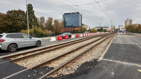 Drogowcy zamknęli dla samochodów osobowych wschodnią jezdnię mostu Bernradyńskiego, ruch w obie strony odbywa się jezdnią znajdującą się przy stacji benzynowej. Most Bernardyński został zamknięty dla autobusów/fot. Tomasz Kaźmierski