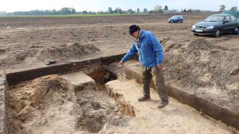 Na polu w Wierzbiczanach (powiat inowrocławski) archeolodzy odkryli cmentarzysko sprzed dwóch tysięcy lat/fot. Powiat Inowrocławski/Facebook