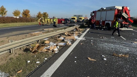 Pojazd przygniótł samochód osobowy, zginęła jedna osoba/fot. Ochotnicza Straż Pożarna w Kleszczewie, Facebook