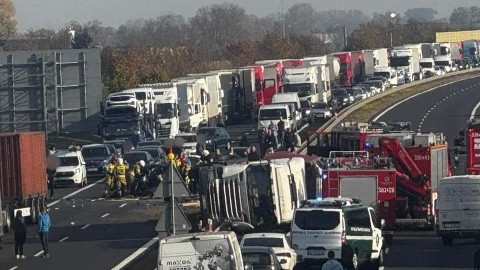 Pojazd przygniótł samochód osobowy, zginęła jedna osoba/fot. Ochotnicza Straż Pożarna w Kleszczewie, Facebook