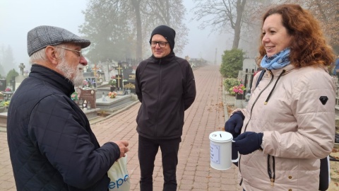 Wolontariusze z Chełmna zbierają środki na renowacje nagrobków zasłużonych mieszkańców/fot: Marcin Doliński