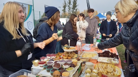 Podczas rodzinnego festynu na stadionie Gwiazdy Bydgoszcz uczestnicy wspierali szkołę we Wleniu na Dolnym Śląsku, która ucierpiała w trakcie powodzi/fot: Tatiana Adonis