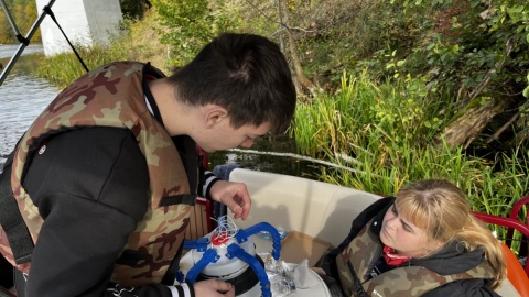 Studenci sprawdzali działanie robota na otwartych wodach w Tleniu/fot. Michał Rosiak