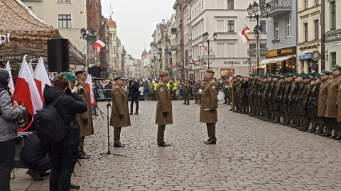 Oficjalne uroczystości na Rynku Staromiejskim w Toruniu/fot. Monika Kaczyńska