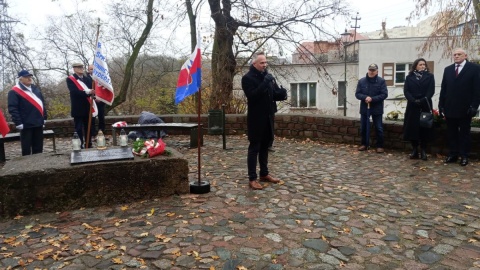 Przedstawiciele władz miasta, IPN-u i mieszkańcy oddali hołd bohaterom bydgoskiej manifestacji z 18 listopada 1956 roku/fot. Wiktor Sobociński