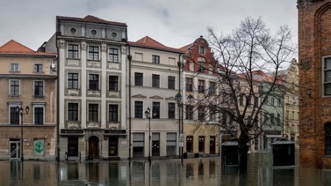 Plakat wystawy „Toruń w epoce ocieplenia”/materiał Galerii Fotograficznej „The BlackWall”