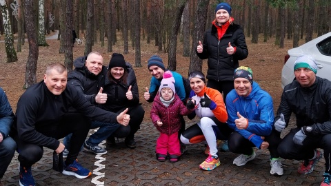 Zimowe bieganie to wiele więcej. Bydgoska sztafeta na pomoc 4-letniej Hani [zdjęcia]