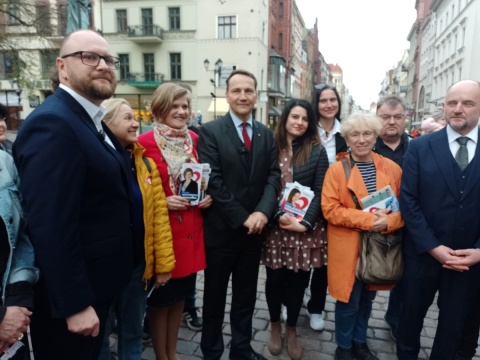 Sikorski poparł w Toruniu Pawła Gulewskiego. Mamy rząd, który nie walczy z samorządem