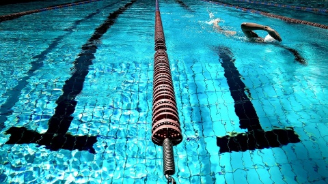 Dał Politechnice Bydgoskiej medal AMP. Stanął na podium, choć pływa już tylko rekreacyjnie