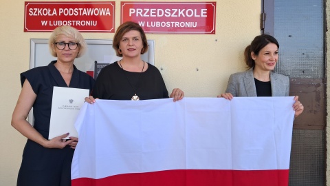 Uczniowie zasiądą w ławach sejmowych. Szkoła dostała list i flagę od marszałka Hołowni