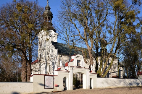 Przejeżdżają tu, by przyjąć szkaplerz. Wielka uroczystość w Oborach koło Rypina