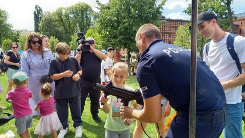 Awanse i medale, a potem zabawa z mieszkańcami. Święto Policji w Bydgoszczy [wideo, zdjęcia]