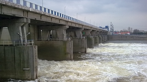 Włocławek czeka na falę wezbraniową na Wiśle. Aż 30 tysięcy worków w pogotowiu