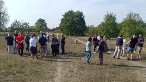 Nasze dzieci są atakowane. Spór o zieleń na toruńskim Wrzosowisku. Szkoła chce zbudować park