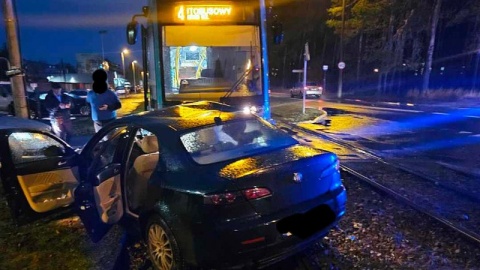 Zderzenie tramwaju z samochodem na bydgoskich Kapuściskach. Są ranni