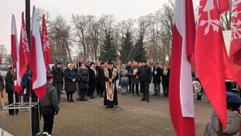 Uroczyste obchody wyzwolenia Strzelna odbyły się pod pomnikiem ku czci pomordowanych w czasie II wojny światowej. / Fot. Marcin Glapiak