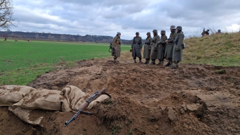 Pokazy walk, zabytkowe pojazdy, wystawy uzbrojenia i umundurowana to największe atrakcje pikniku historycznego który odbył się w Borównie Koło Chełmna. Wydarzenie zorganizowano w 80. rocznicę walk w tak zwanym „kotle toruńskim"/fot. Marcin Doliński