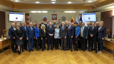 Ryszard Szczepański z tytułem honorowego obywatela Grudziądza. To zaszczytne wyróżnienie trener i wychowawca Bronisława Malinowskiego otrzymał podczas nadzwyczajnej sesji w teatrze/fot. Maciej Glamowski Prezydent Grudziądza/Facebook