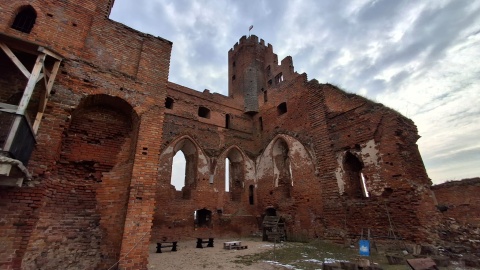 Zwiedzanie z przewodnikiem, pokazy broni i otwarcie wystawy to największe atrakcje przygotowane dla turystów na zamku krzyżackim w Radzyniu Chełmińskim. Wszystko w ramach Zwiedzanie zamku w Radzyniu Chełmińskim/fot. Marcin Doliński