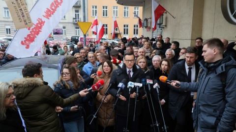 Mateusz Morawiecki przed warszawską prokuraturą/fot. Paweł Supernak/PAP