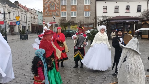 Tak wyglądało dziś tzw. chodzenie z kozą w Inowrocławiu. Fot. Marcin Glapiak